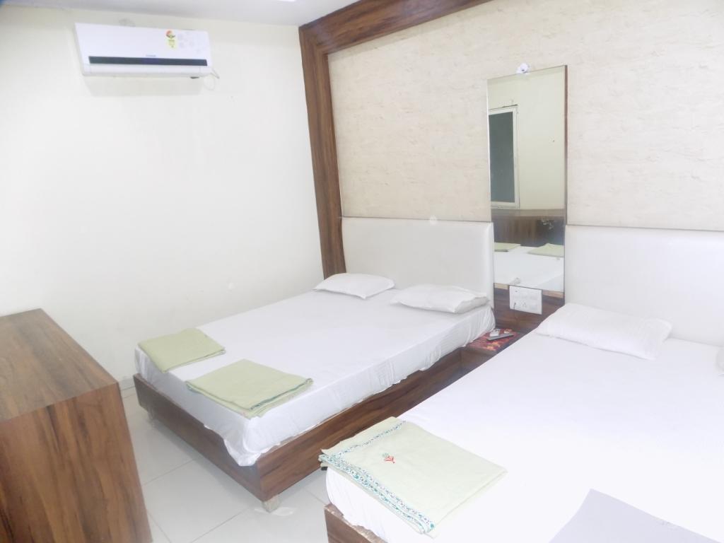 Hotel Tathastu อุจเจน ภายนอก รูปภาพ